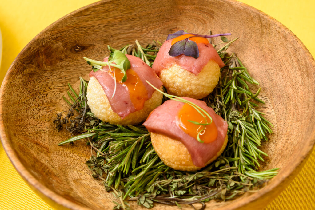 Panipuri relleno de marmitaco de atún