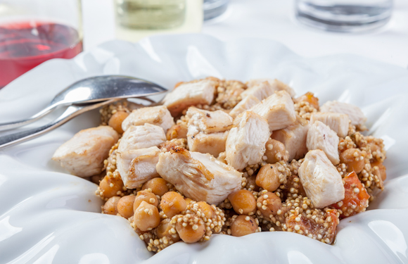 Salteado de garbanzos con quinoa